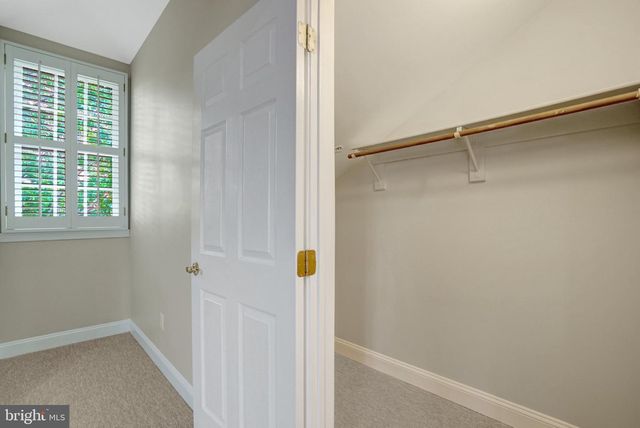1210 ROUNDHOUSE LN, Alexandria, VA 22314