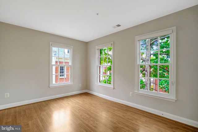 1210 ROUNDHOUSE LN, Alexandria, VA 22314