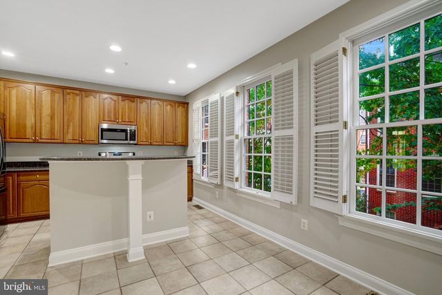 1210 ROUNDHOUSE LN, Alexandria, VA 22314