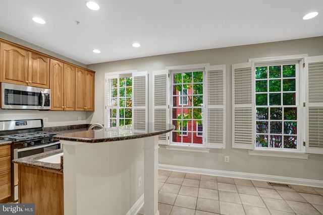 1210 ROUNDHOUSE LN, Alexandria, VA 22314