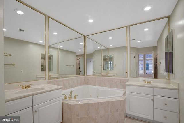 1210 ROUNDHOUSE LN, Alexandria, VA 22314