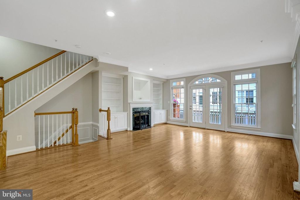 1210 ROUNDHOUSE LN, Alexandria, VA 22314