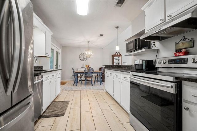 2556 Meadowview Drive, Mobile, AL 36695