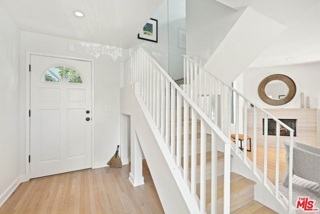 1323 PRINCETON Street, Santa Monica, CA 90404