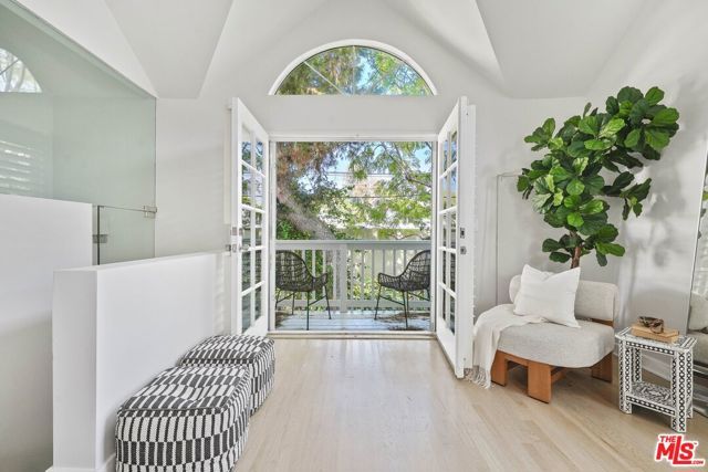 1323 PRINCETON Street, Santa Monica, CA 90404