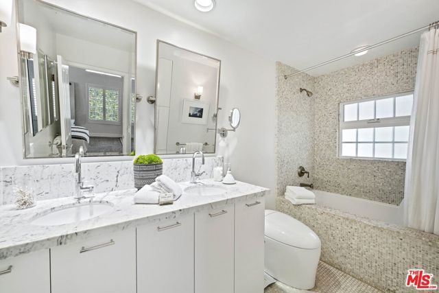 1323 PRINCETON Street, Santa Monica, CA 90404