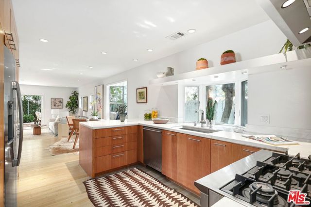1323 PRINCETON Street, Santa Monica, CA 90404