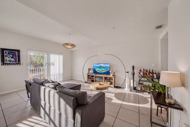 11603 NW 89th St 213, Doral, FL 33178