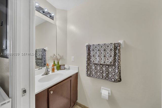 11603 NW 89th St 213, Doral, FL 33178