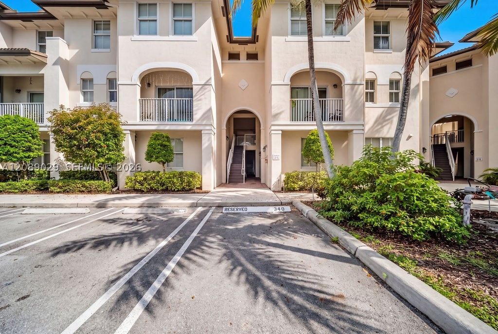 11603 NW 89th St 213, Doral, FL 33178