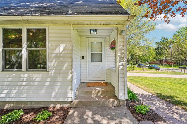 7710 Groveland Road, Mounds View, MN 55112