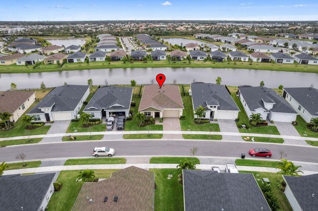 792 SE Bloomfield Road, Port St Lucie, FL 34986