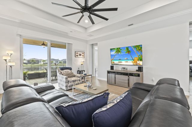 792 SE Bloomfield Road, Port St Lucie, FL 34986