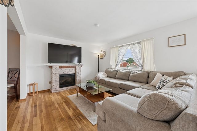 707 Glencairn St, West Mifflin, PA 15122
