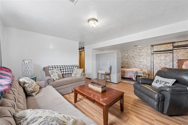 707 Glencairn St, West Mifflin, PA 15122