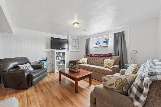 707 Glencairn St, West Mifflin, PA 15122