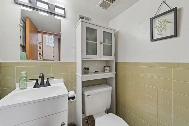 707 Glencairn St, West Mifflin, PA 15122