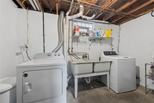 707 Glencairn St, West Mifflin, PA 15122