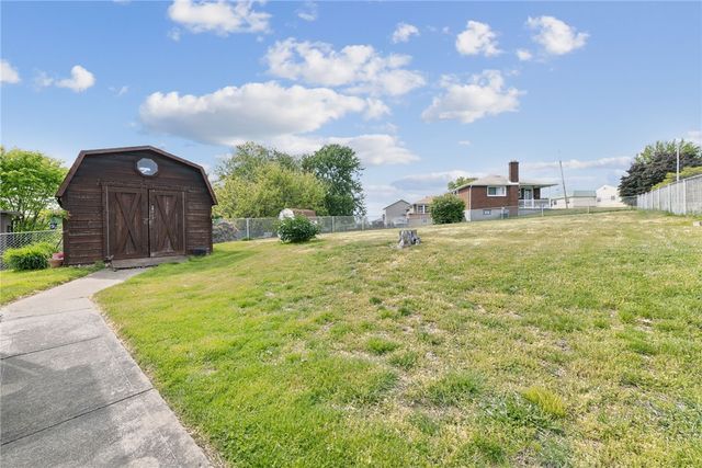 707 Glencairn St, West Mifflin, PA 15122