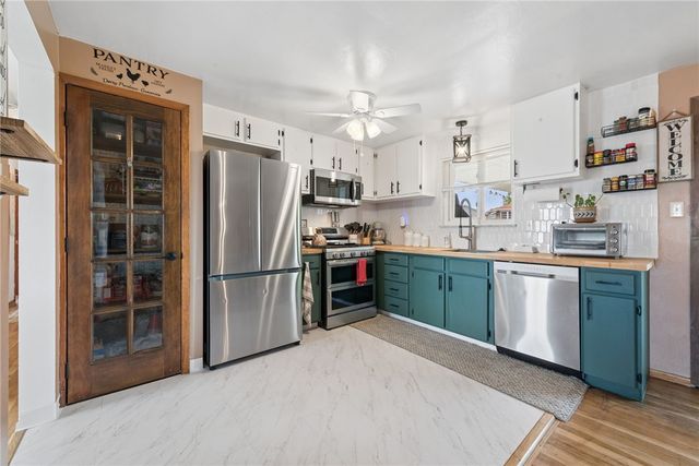 707 Glencairn St, West Mifflin, PA 15122
