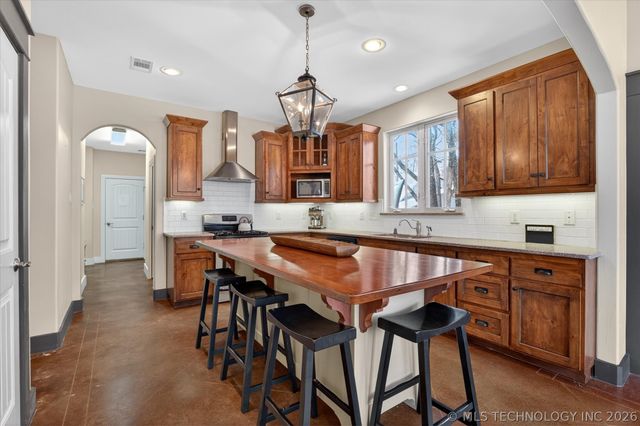 38 Oakwood Drive, Cartwright, OK 74731