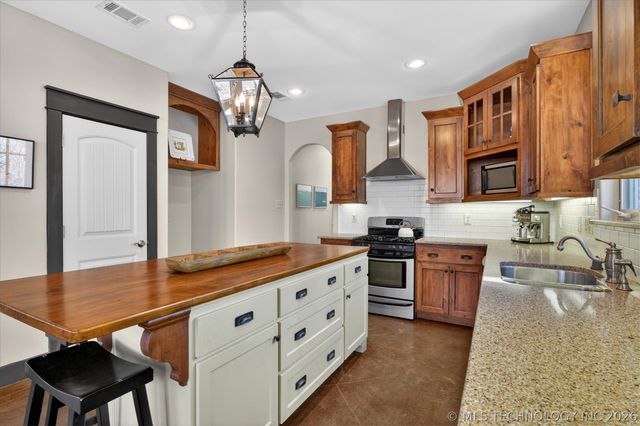 38 Oakwood Drive, Cartwright, OK 74731