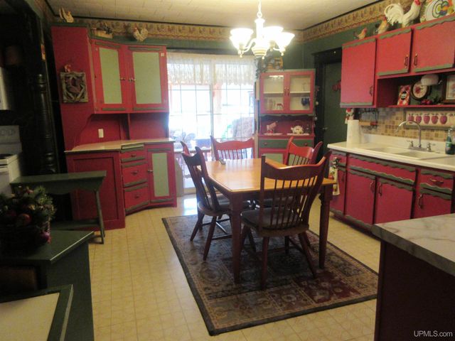 902 Putnam Street, Wakefield, MI 49968