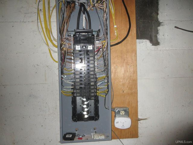 902 Putnam Street, Wakefield, MI 49968