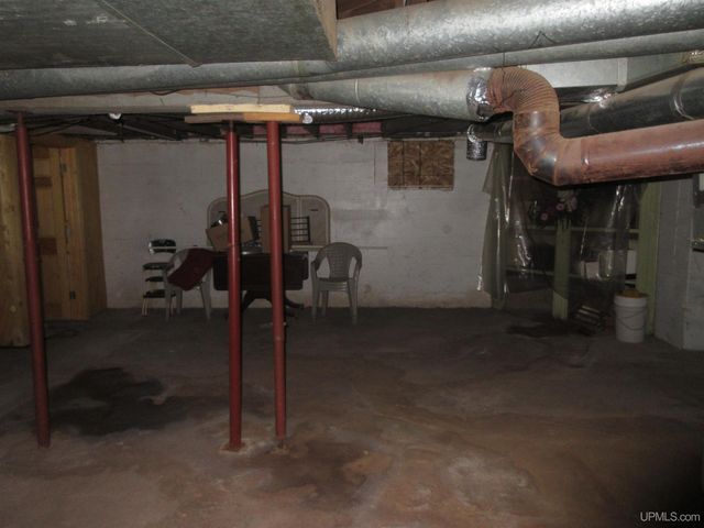 902 Putnam Street, Wakefield, MI 49968