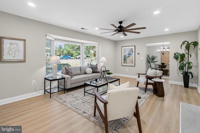201 LONGVIEW DR, Alexandria, VA 22314