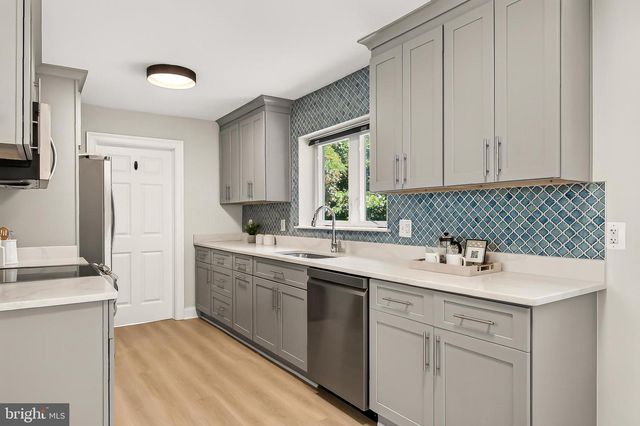 201 LONGVIEW DR, Alexandria, VA 22314
