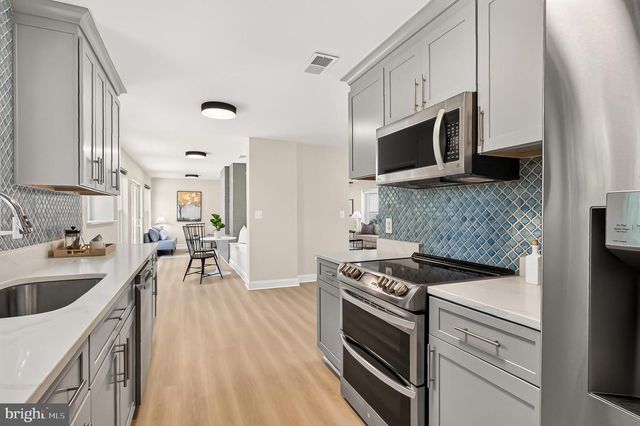 201 LONGVIEW DR, Alexandria, VA 22314