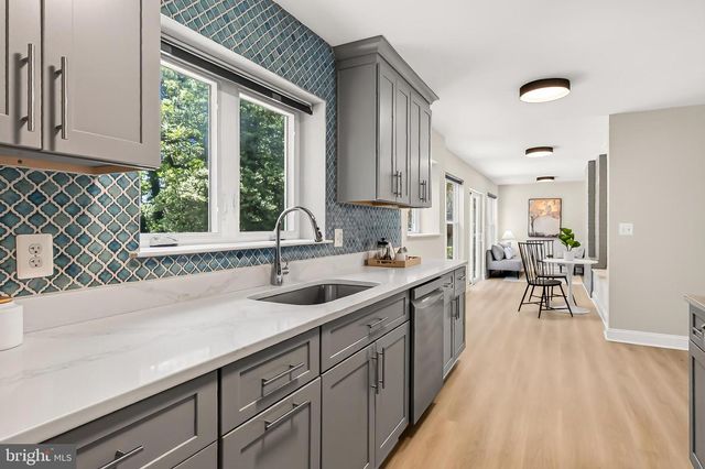 201 LONGVIEW DR, Alexandria, VA 22314