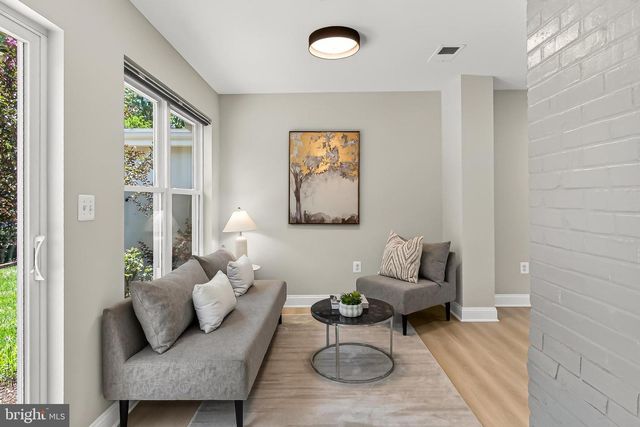 201 LONGVIEW DR, Alexandria, VA 22314