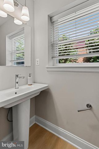 201 LONGVIEW DR, Alexandria, VA 22314