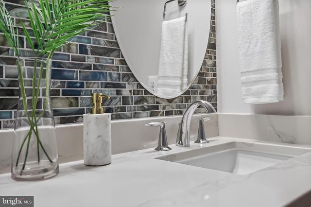 201 LONGVIEW DR, Alexandria, VA 22314