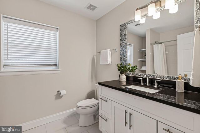 201 LONGVIEW DR, Alexandria, VA 22314