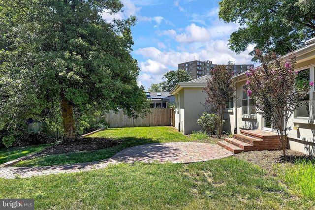 201 LONGVIEW DR, Alexandria, VA 22314