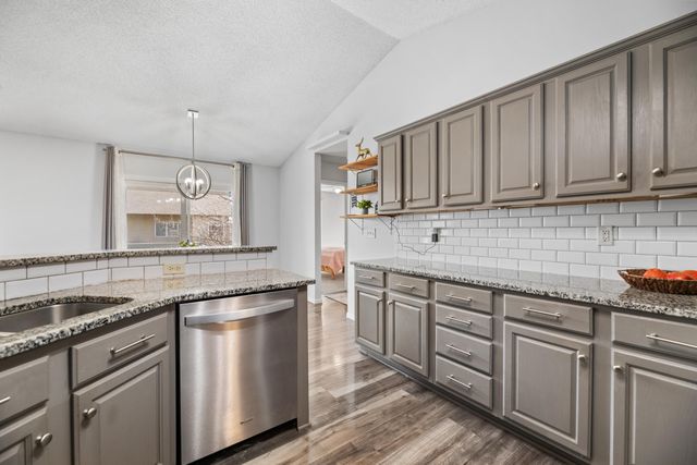 8305 E Old Mill St, Wichita, KS 67226