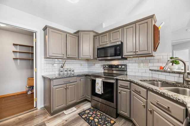 8305 E Old Mill St, Wichita, KS 67226