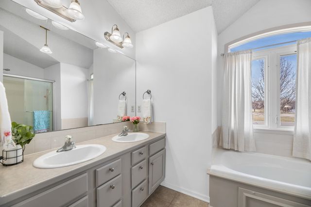 8305 E Old Mill St, Wichita, KS 67226