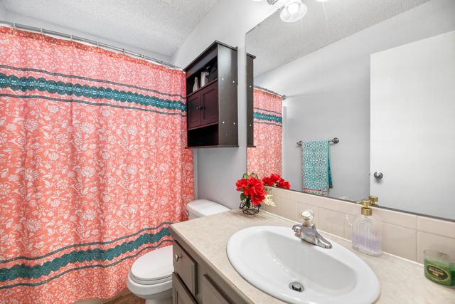 8305 E Old Mill St, Wichita, KS 67226