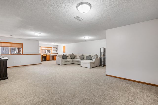 8305 E Old Mill St, Wichita, KS 67226