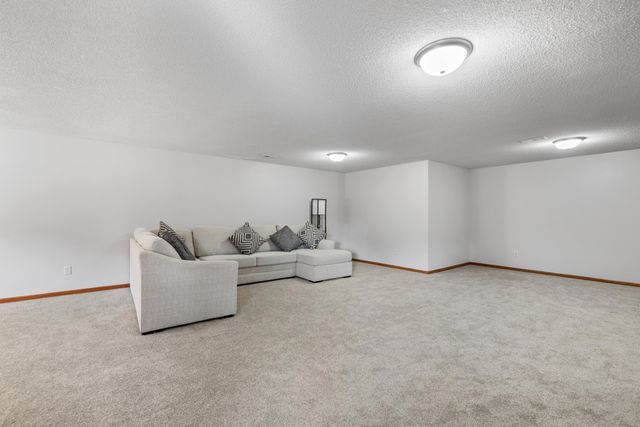 8305 E Old Mill St, Wichita, KS 67226