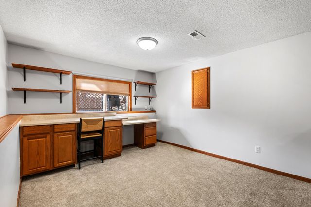 8305 E Old Mill St, Wichita, KS 67226