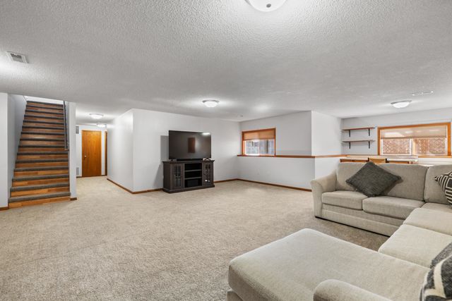 8305 E Old Mill St, Wichita, KS 67226