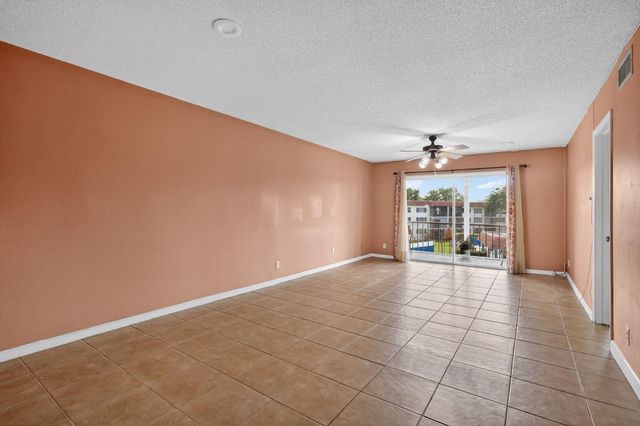 9410 N Hollybrook Lake Drive 303, Pembroke Pines, FL 33025