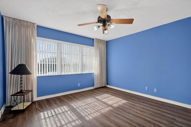 9410 N Hollybrook Lake Drive 303, Pembroke Pines, FL 33025