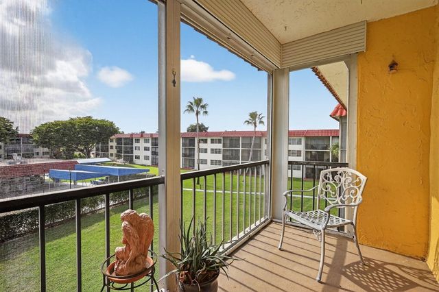 9410 N Hollybrook Lake Drive 303, Pembroke Pines, FL 33025