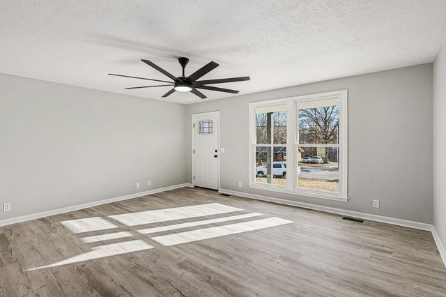 207 Morris Dr, Greenbrier, TN 37073